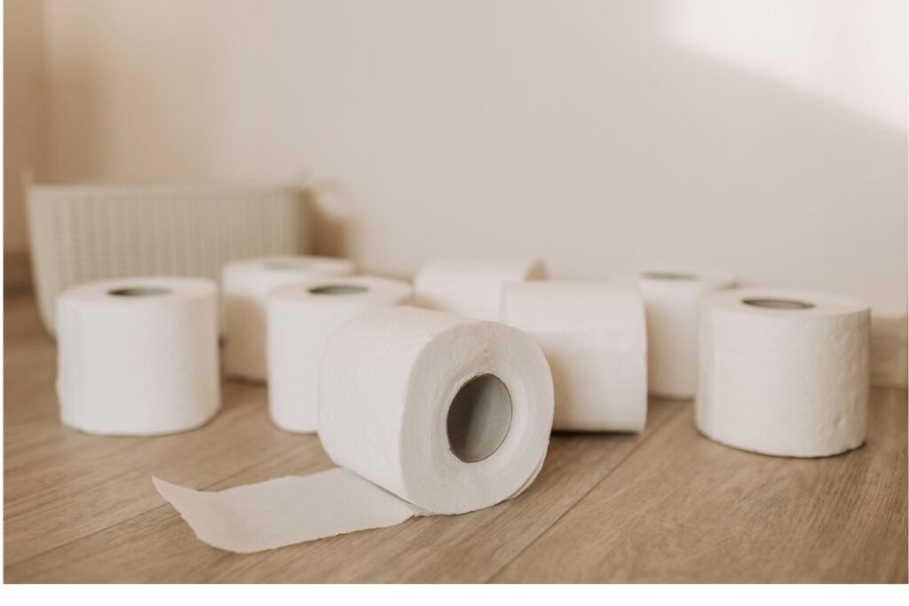 papel higiénico baño organizado