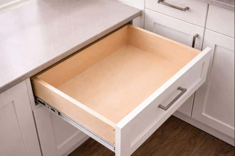 cajón de cocina vacío antes de organizar