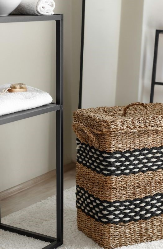 Organización de la ropa sucia en la lavandería